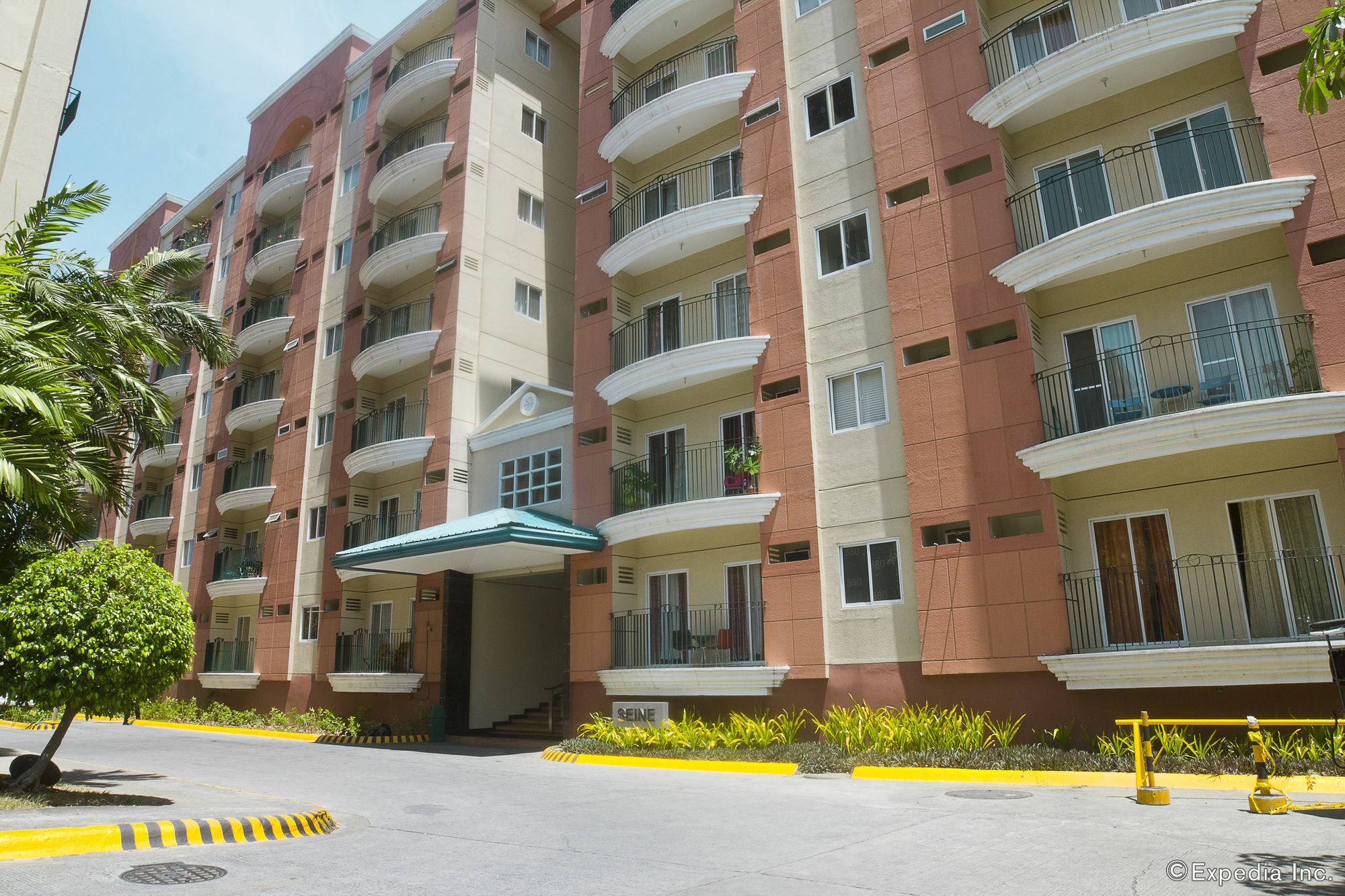 Airport Apartments Manila Paranaque City Екстер'єр фото